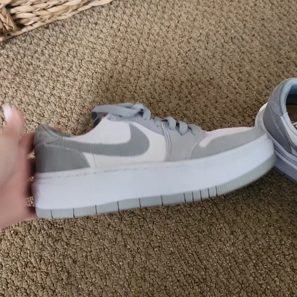 Nike Air Jordan 1 Low - Picture 6 of 8